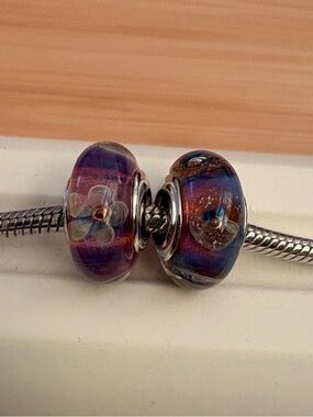 Set of two Murano glass beads